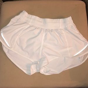 white lululemon hotty hot shorts size 4